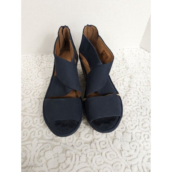 Clarks Black and Tan Wedge Sandals - Picture 3 of 13